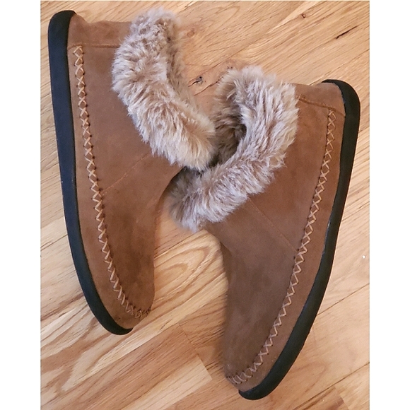 Magellan Outdoors Shoes Magellan Outdoors Faux Fur Collar Suede